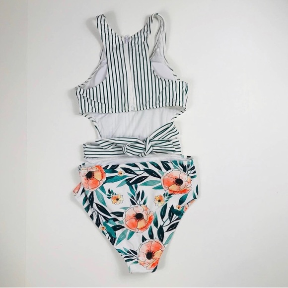 New Cupshe Striped and Floral One Piece Swimsuit Size Medium - Picture 6 of 13